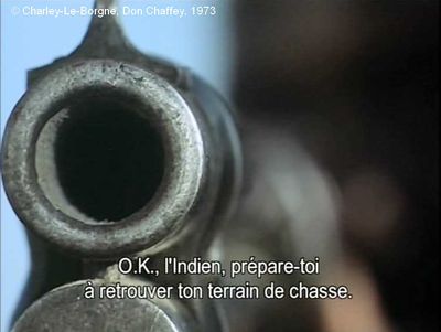   Charley-Le-Borgne  de Don Chaffey.     Photogramme 13.  Gros plan du bout du canon du fusil pointé vers l'Indien.