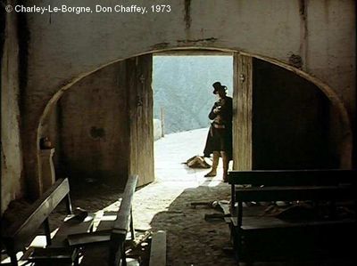   Charley-Le-Borgne  de Don Chaffey.     Photogramme 21. L'arrivée du chasseur de primes.