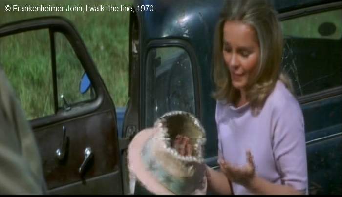 Fichier:Frankenheimer I Walk the Line 00 10 Alma Chapeau Buddy.jpg