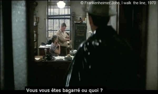 Fichier:Frankenheimer I Walk the Line 00 84 0h 58 06 Commissariat Bagarre.jpg