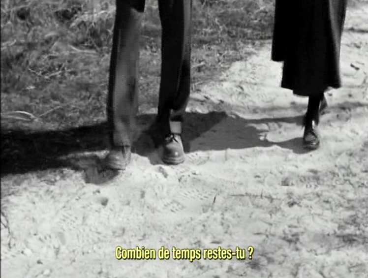 Fichier:Viridiana7 Bunuel 1ere rencontre les pieds 00 03 58.jpg