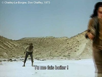   Charley-Le-Borgne  de Don Chaffey.     Photogramme 33.  Le Soldat :   «  Hé l'Indien !  Ralentis ! Tu me fais boiter !  »