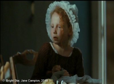 Bright Star de Jane Campion. Photogramme 12. Toots essaye de comprendre le geste de sa sœur.