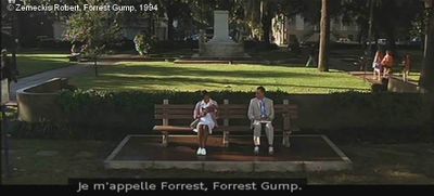 Forrest Gump de Robert Zemeckis. Photogramme banc 4 : Forrest engage la conversation avec la nurse : « Bonjour. Je m'appelle Forrest, Forrest Gump. »