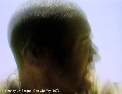   Charley-Le-Borgne  de Don Chaffey.     Photogramme 2.  L'homme regarde en arrière.