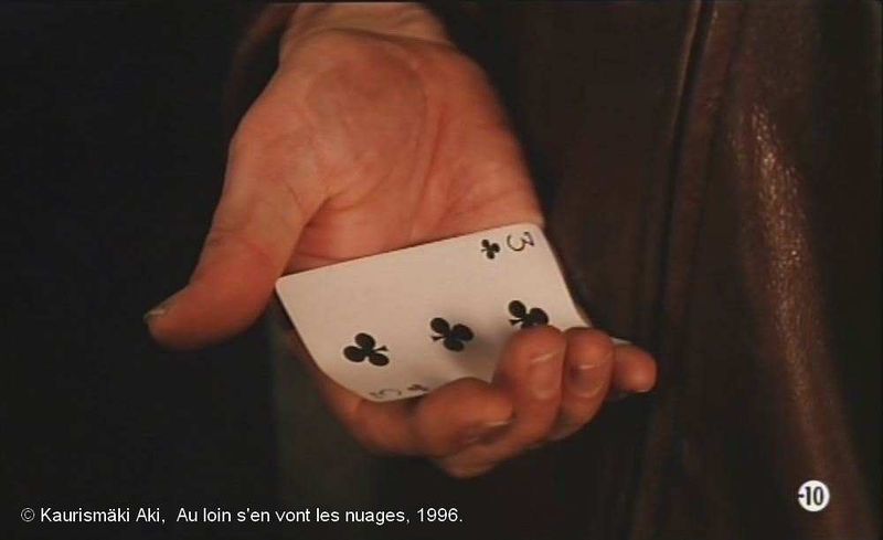 Fichier:Kaurismaki Au loin s'en vont les nuages 08 0h 12 53 licenciement jeu de cartes tirage au sort 3.jpg